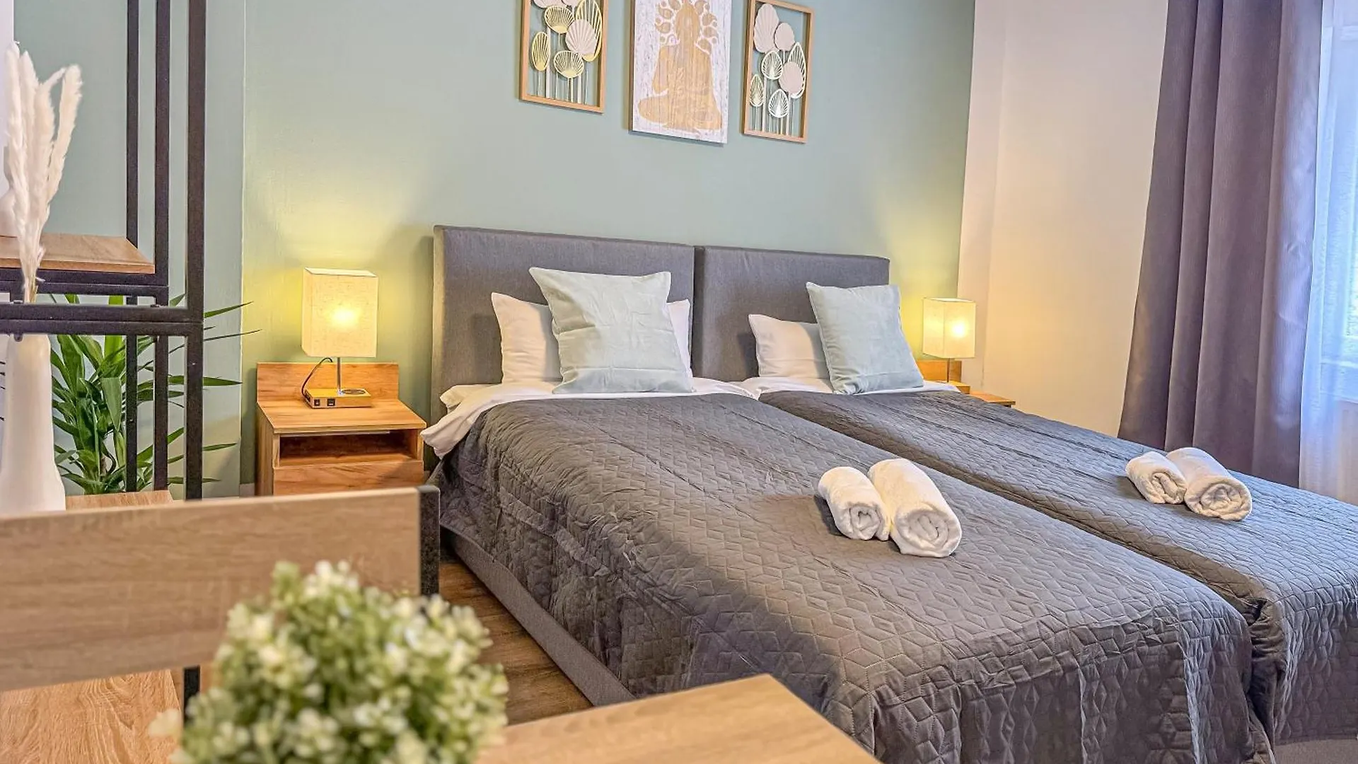 Immostay M#4 Ferien- Apartment, Wifi & Parken, Boxspring-Betten Brémy